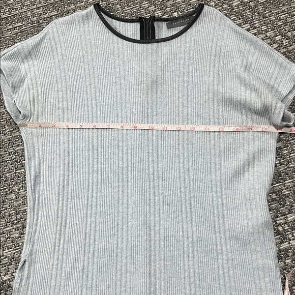 Suzy Shier | Blue Faux Leather Trim Hi-Low Top - Picture 7 of 10